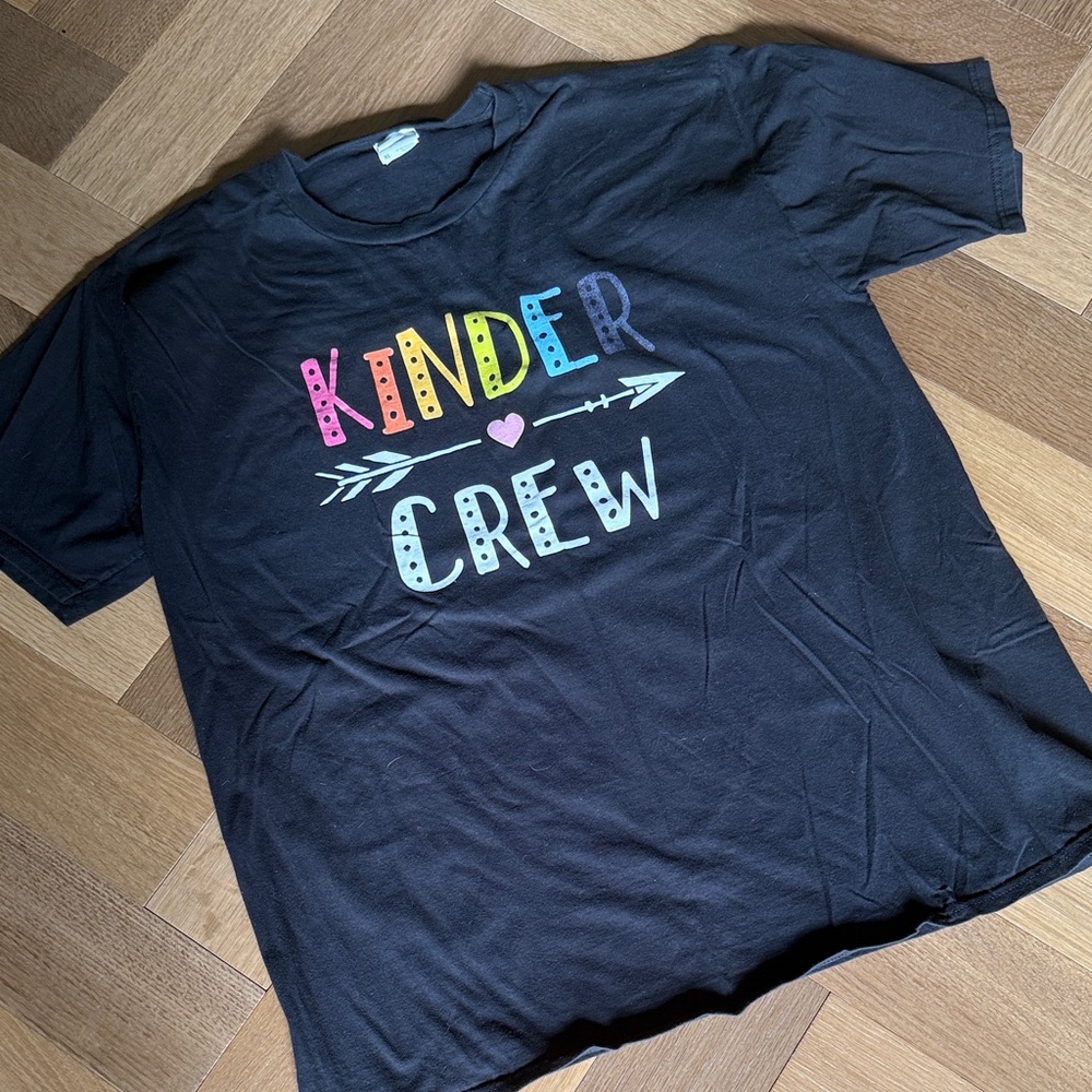 “Kinder Crew” Teacher T-shirt 🍎 - Picture 2 of 3